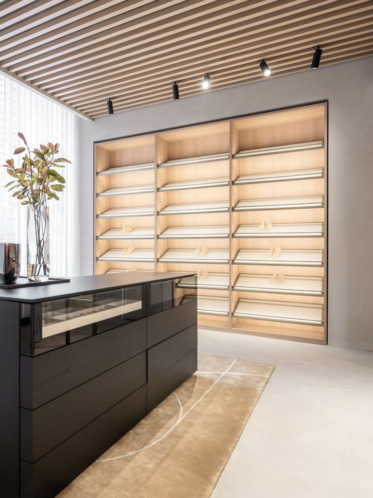 duplex-dressing-Porro_ripiani-inclinati-portascarpe-442